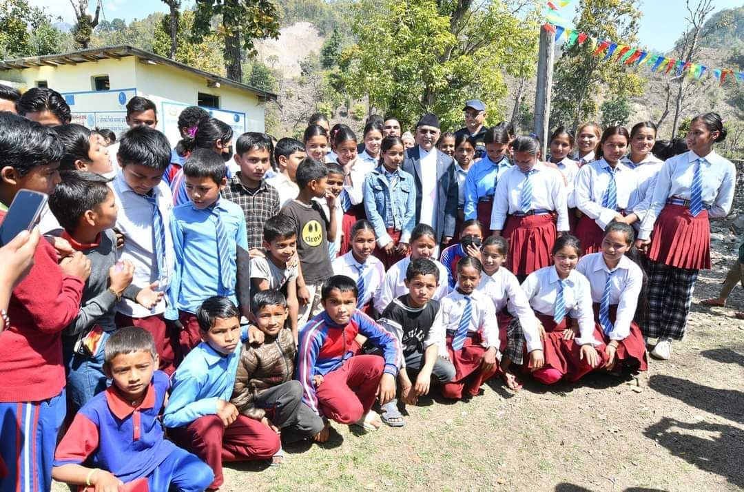 नेपालको शिक्षा नीति आज लच्किदो र खच्किदो अवस्थामा गुज्रिएको छ।